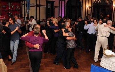 CONOCE LOS BENEFICIOS DE BAILAR