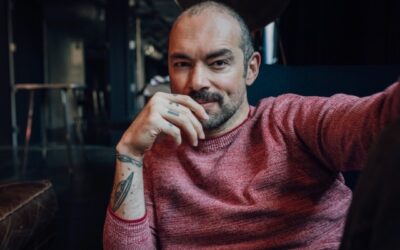 SANTIAGO CRUZ PRESENTA ”HAY DÍAS»