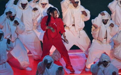 Rihanna apareció y con nueva barriguita en el Super Bowl 2023