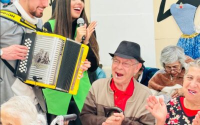 Los Duarte , dos hermanos que regalan sonrisas a los abuelos del mundo