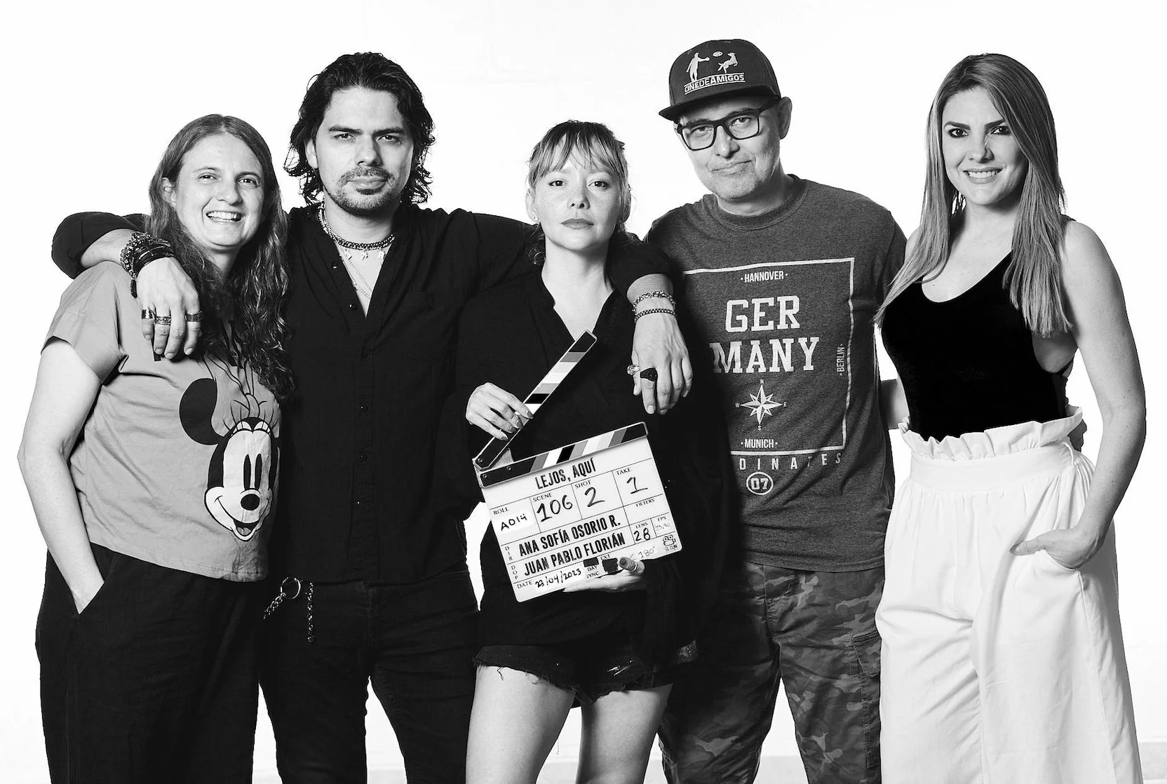 Lejos, Aquí elenco 2026