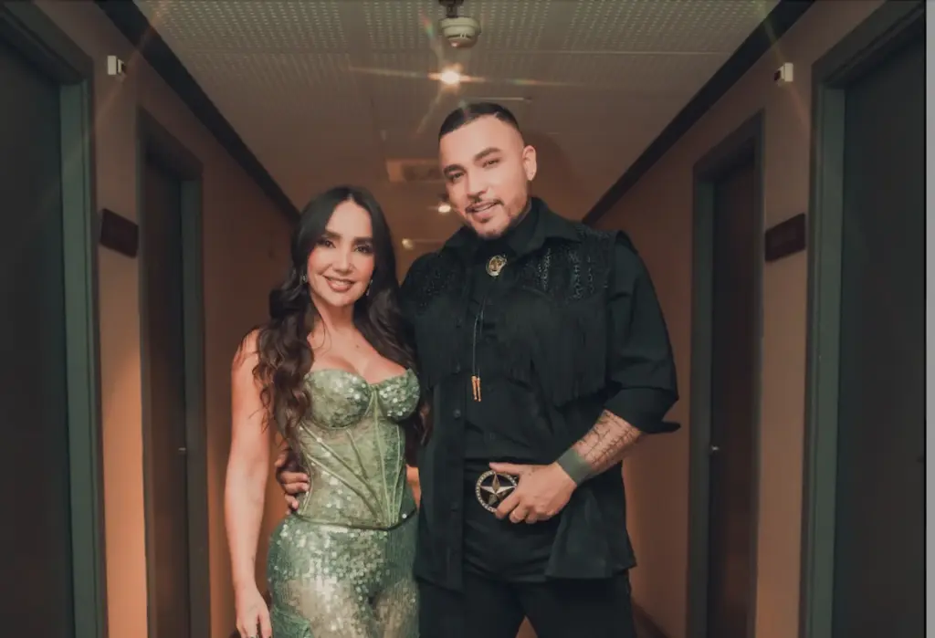 Jessi Uribe y Paola Jara 22
