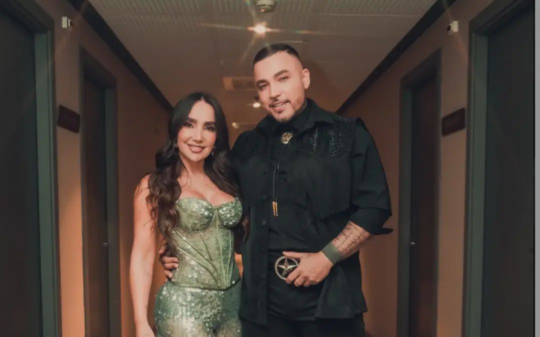 Jessi Uribe y Paola Jara 22